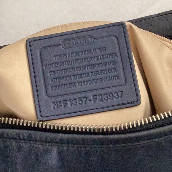 Coach Elegant Navy Leather Shoulder Bag - Picture 9 of 9